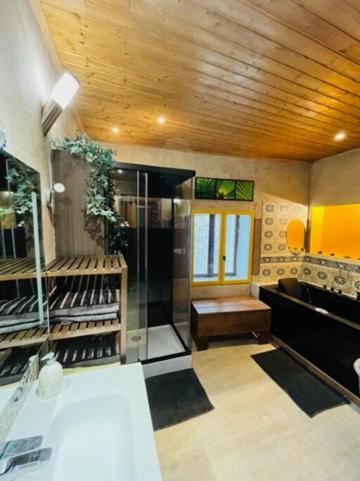 Maison De Village, Jacuzzi, Salle Cinema Valencin Buitenkant foto